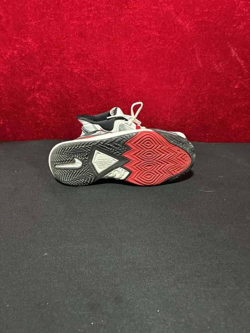 Nike Kyrie Infinity Basketball Shoes Size 7Y